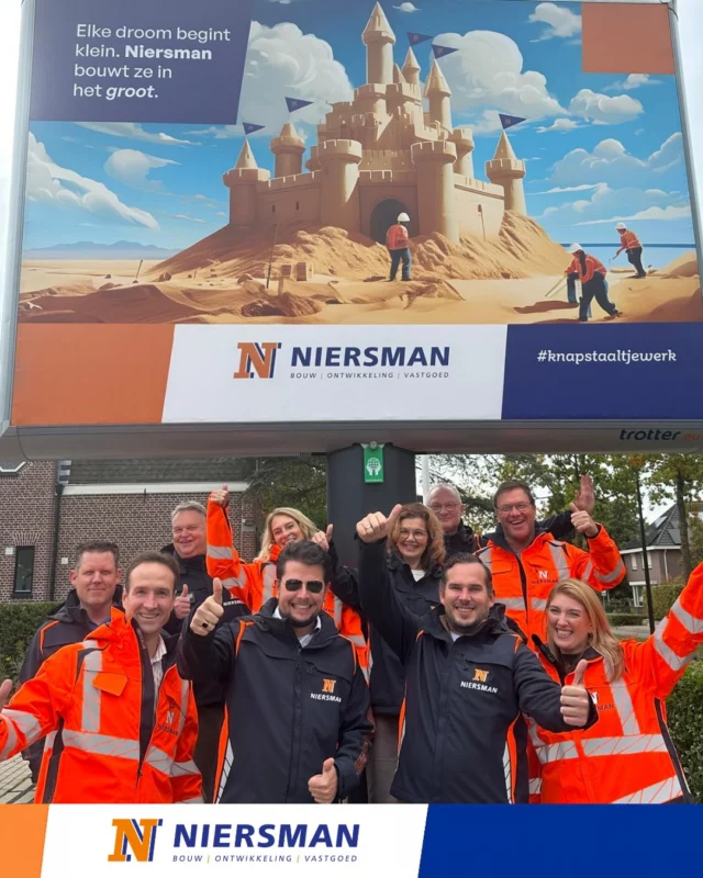 Onze mensen bouwen niet alleen aan projecten, maar ook aan hun look😉

Onze collega’s hebben hun splinternieuwe kleding ontvangen en wat zien ze er goed uit!😍

Klaar om samen warm, stijlvol én herkenbaar aan de slag te gaan.💪💙 

Wil jij binnenkort ook in onze nieuwe kleding stralen op de bouw of het kantoor? Bekijk dan snel onze vacatures op www.niersman.com/werken-bij en tot snel! 

 “Elke droom begint klein. Niersman bouwt ze in het groot.”🏰

#TeamSpirit #NieuweLook #Niersman #Integer #Ondernemend #Inspirerend #Bedrijfskleding #Familiebedrijf #Branding